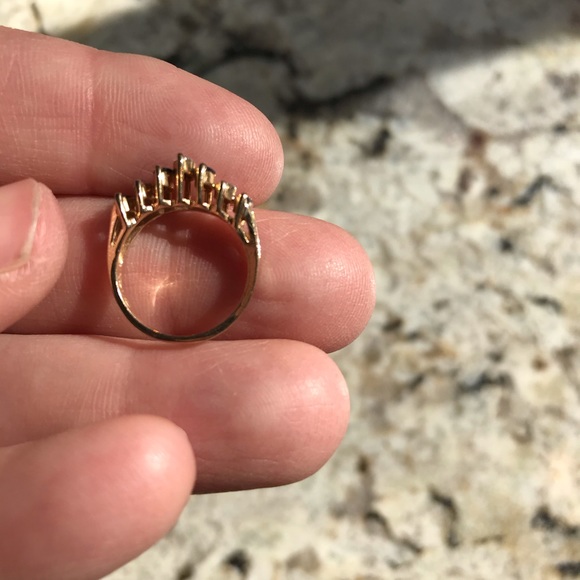 Beautiful Sapphire  Diamond 14 K Yellow Gold Ring - Picture 5 of 8